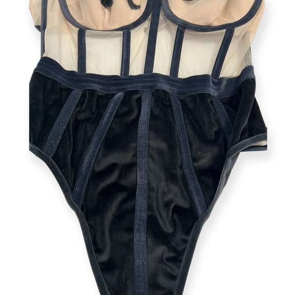 Victoria's Secret Women's Bodysuit Black Velvet Beige Sheer Size 36D Very Sexy - Picture 6 of 6